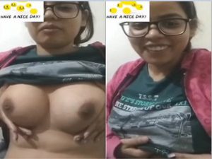Indian Girl Shows her Boobs on VC Indian Girl Shows her Boobs on VC