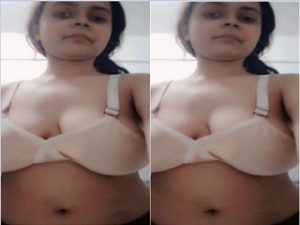 Paki Girl Shows Her Boobs and Pussy Paki Girl Shows Her Boobs and Pussy