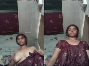 Sexy Desi Girl Shows boobs Sexy Desi Girl Shows boobs