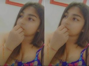 Sexy Desi girl Shows Her Boobs and Pussy