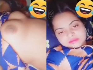 Sexy Desi Girl Shows her Boobs and Pussy Sexy Desi Girl Shows her Boobs and Pussy