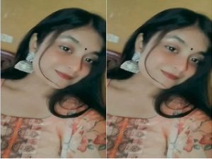 SEXY DESI GIRL SHOWS HER NUDE BODY FOR LOVER PART 1