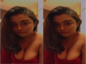 Sexy Girl Shows Her Boobs Sexy Girl Shows Her Boobs