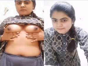 Sexy Indian Mall Shows Her Boobs Sexy Indian Mall Shows Her Boobs